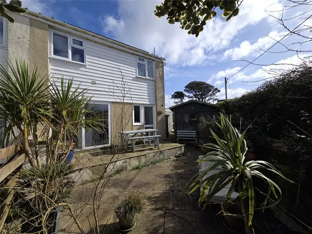 Colroger Close, Mullion, TR12