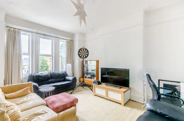 130 Weir Road, London, photo 1