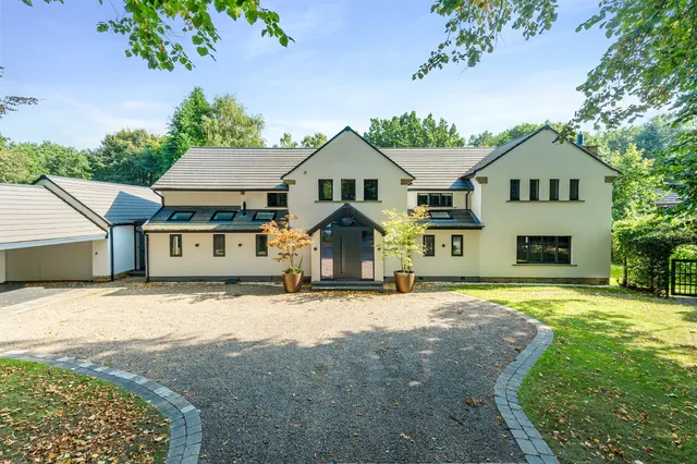 5 bedroom house, Clara Drive, Calverley, LS28