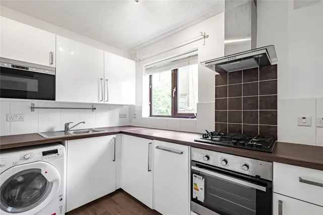 Photo 3 — Campbell Close, Streatham