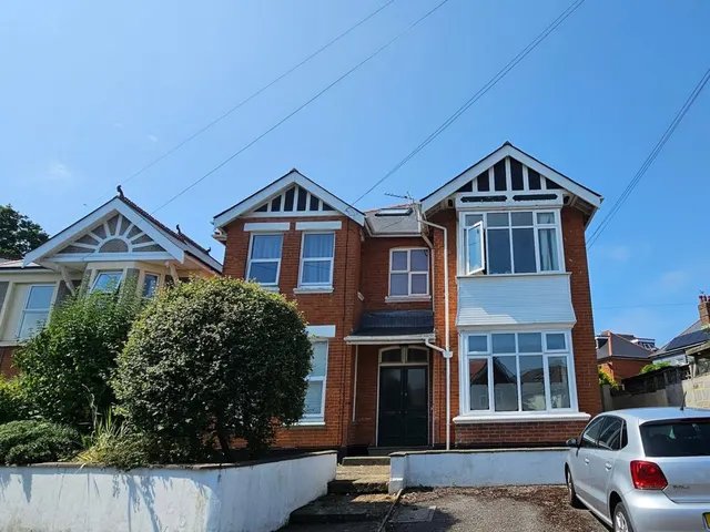 New Park Road, Bournemouth, BH6, photo 1