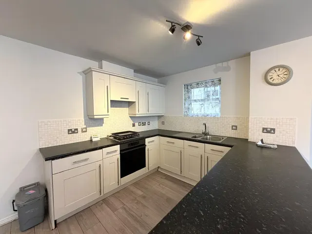 2 bedroom flat, Darwin Court, Lichfield