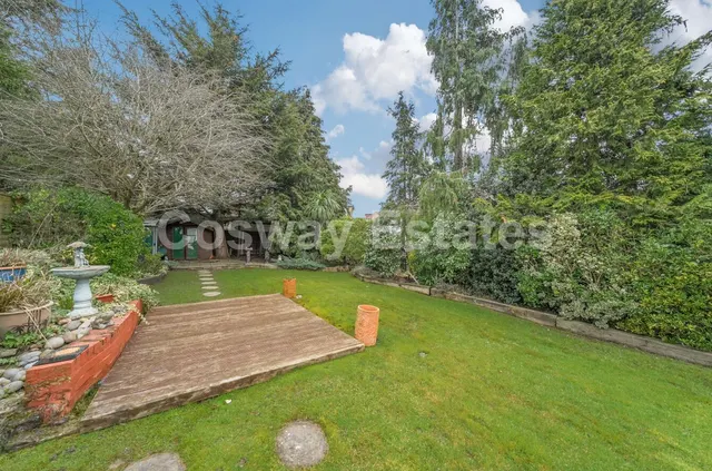 Photo 2 — Stoneyfields Gardens, Edgware, HA8, Edgware