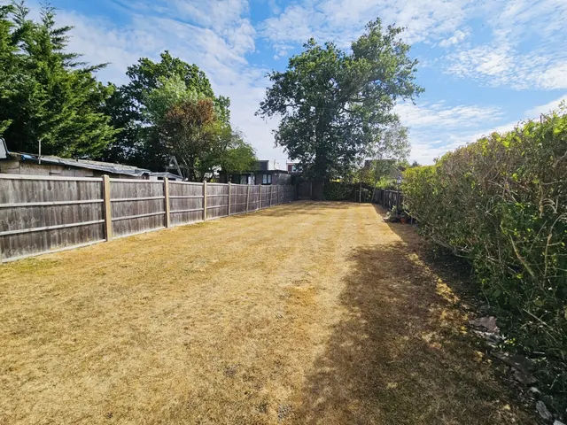 Warwick Avenue, Edgware, HA8, photo 3