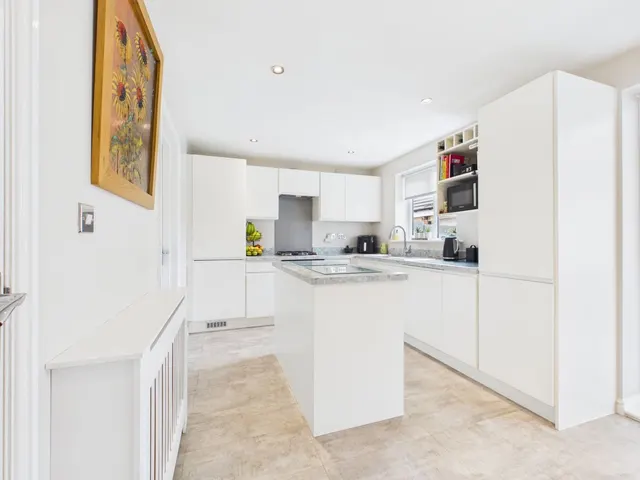 Holme Farm Way, Pontefract, WF8, photo 2