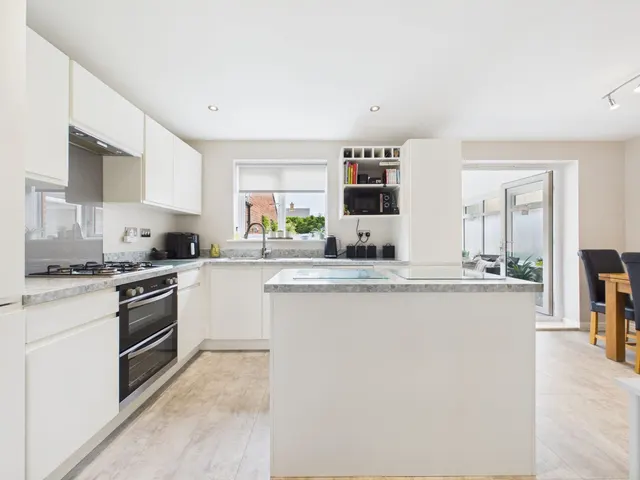 Holme Farm Way, Pontefract, WF8, photo 3