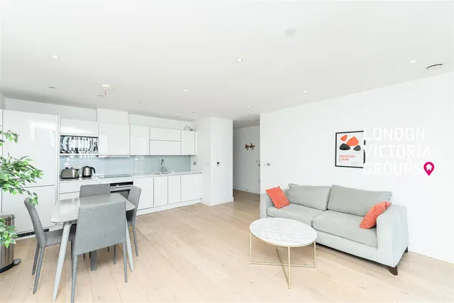 East Ferry Road, London, photo 2