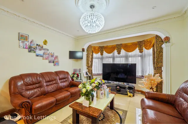 Photo 2 — Springfield Drive, Ilford, IG2