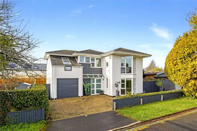 Mayflower Close, Lymington, Hampshire, SO41 3SN, photo 1