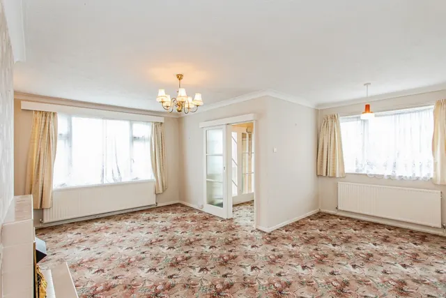 Photo 2 — Roedean Close, Southend-on-Sea, Essex, SS2