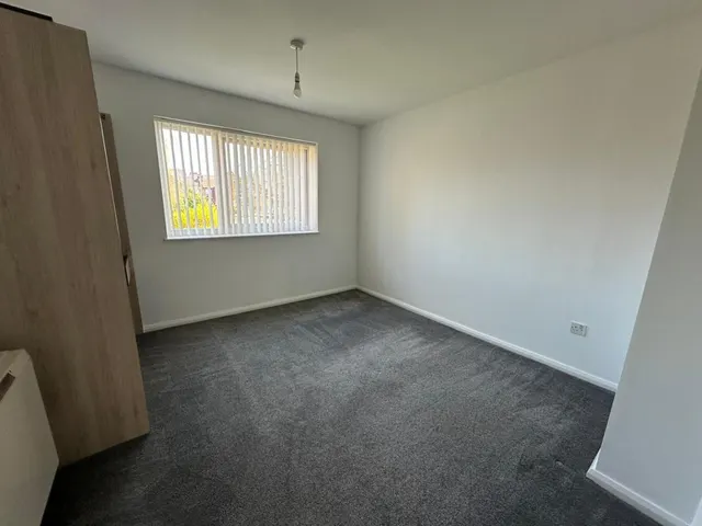 Greenside Court, Eccles, M30, photo 2