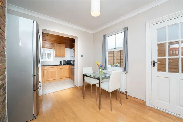 Eastbourne Road, Brentford, photo 3