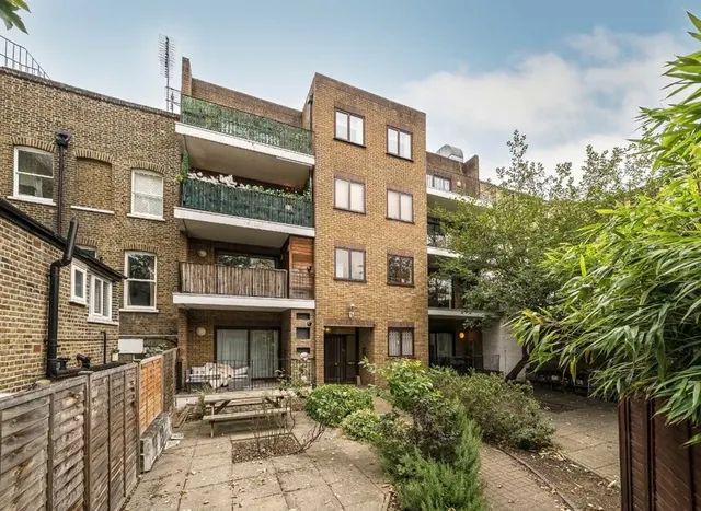 Slievemore Close, Clapham, SW4, photo 1
