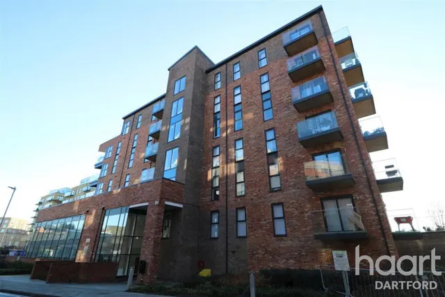 Langley Square, DA1, photo 1