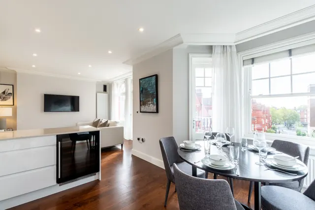 139 Hamlet Gardens, London, photo 1