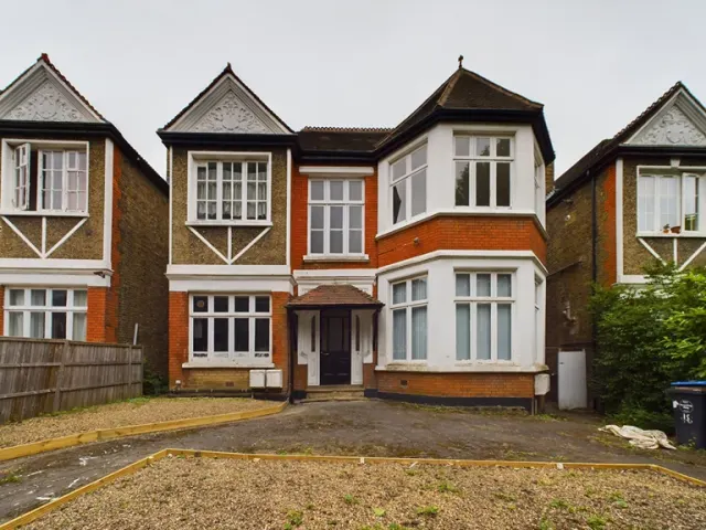 Mapesbury Road, Willesden Green, NW2 4JE, photo 1