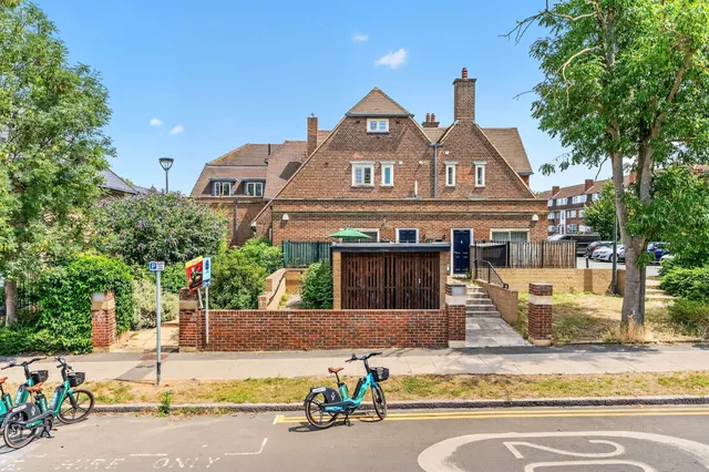 Abbotsbury Road, Morden, photo 1