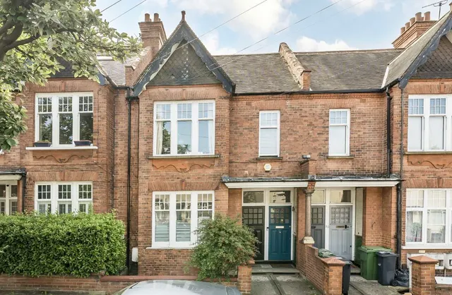 Glencairn Road, SW16, photo 1