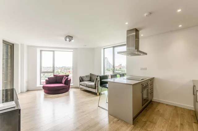 London, E1W, photo 1