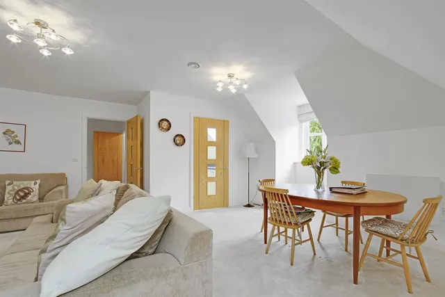 Westhall Road, Warlingham, CR6, photo 1