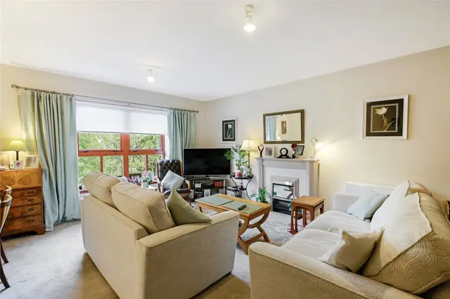 Photo 2 — Auldburn Place, Glasgow, G43