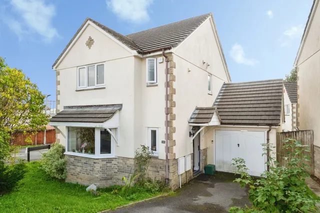 3 bedroom house, Courtlands Road, Tavistock, PL19