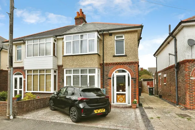 Strathmore Road, Gosport, photo 1