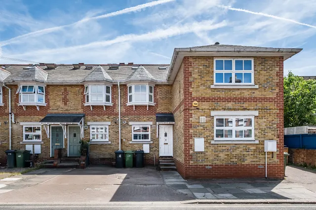 Iveley Road, London, SW4, photo 1