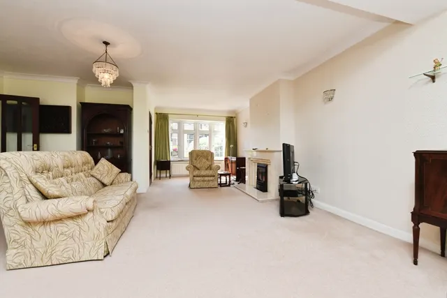 Photo 3 — The Gardens, BRENTWOOD, Essex, CM15