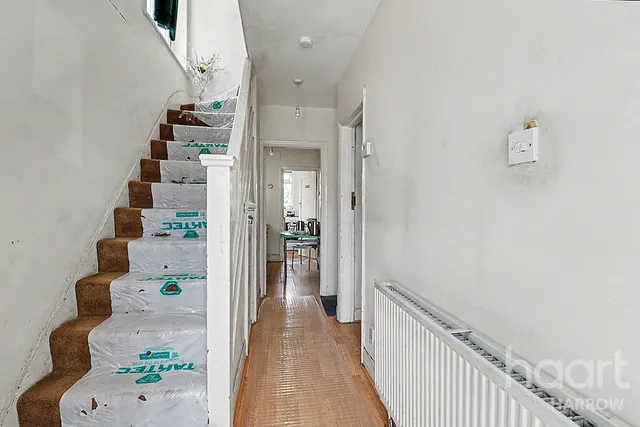 Tavistock Road, Edgware, HA8, photo 2