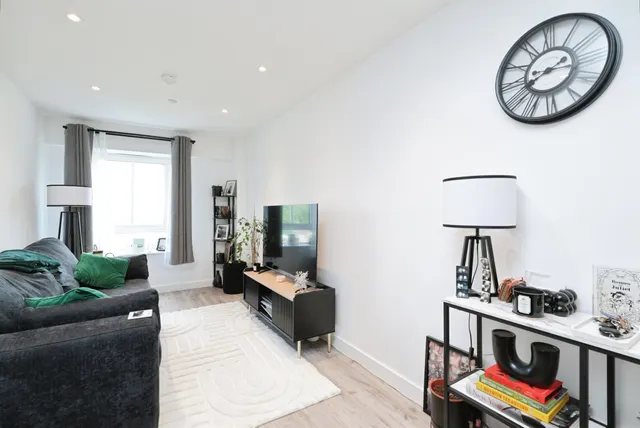 Cherry Tree Road, Watford, WD24, photo 1