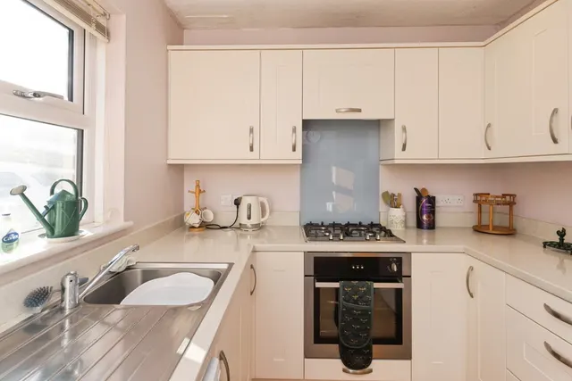 Photo 3 — Ogden View Close, Halifax, West Yorkshire, HX2