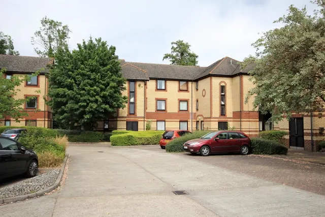 Finchampstead Road, Wokingham, RG40, photo 1