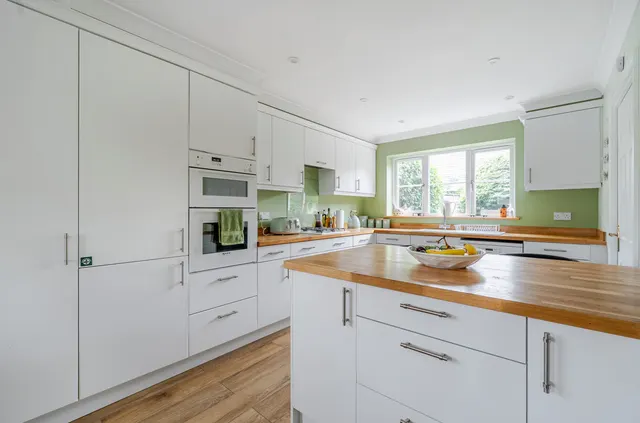 Photo 3 — Billingshurst, RH14 9PA