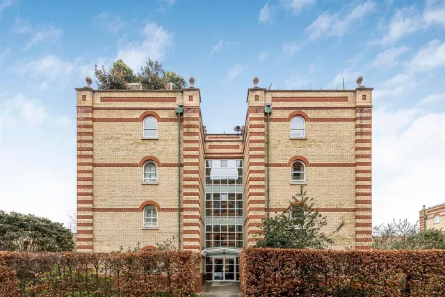 Oriel Drive, Harrods Village, SW13, photo 1
