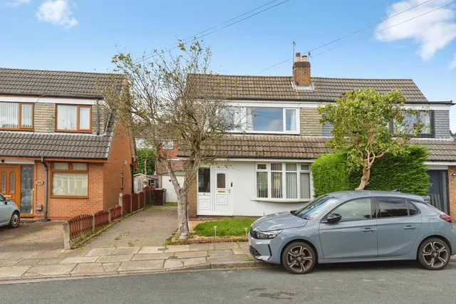 Moreton Drive, Bury, BL8, photo 1