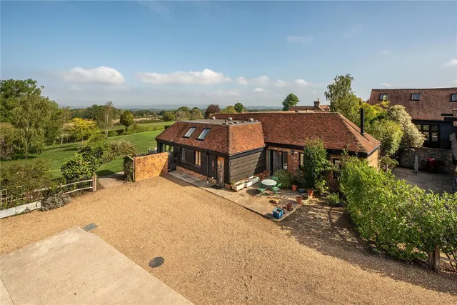 Shellwood Road, Leigh, RH2, photo 1