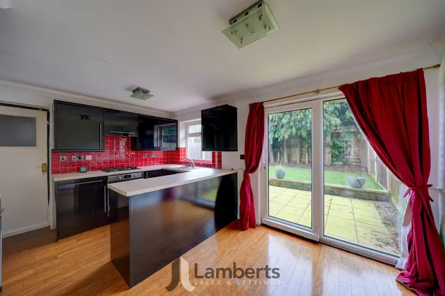 Photo 2 — 26 Salford Close, Redditch