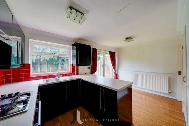 Photo 3 — 26 Salford Close, Redditch