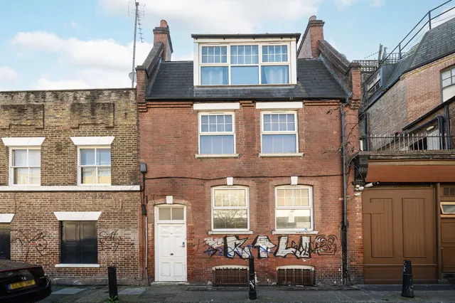 6 bedroom house — 6 Woodseer Street, London