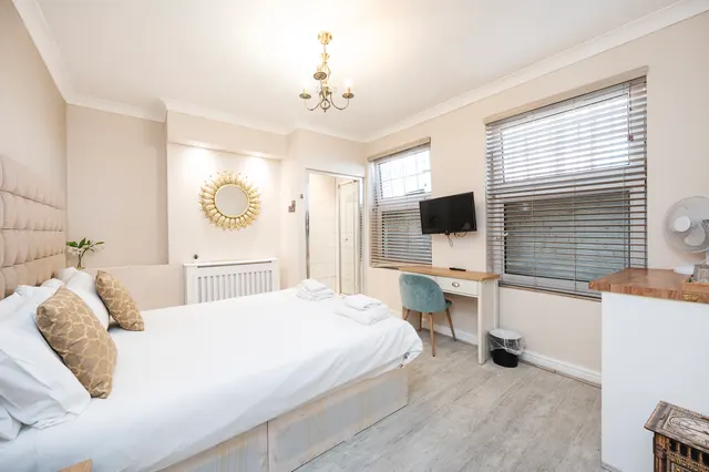 Photo 2 — 6 Woodseer Street, London