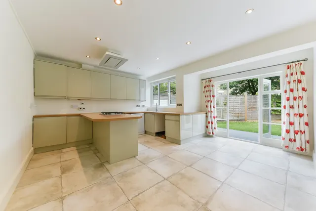Ringford Road, London, SW18, photo 1