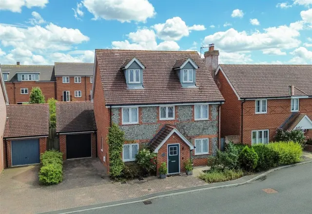 Gurung Way, Church Crookham, photo 1