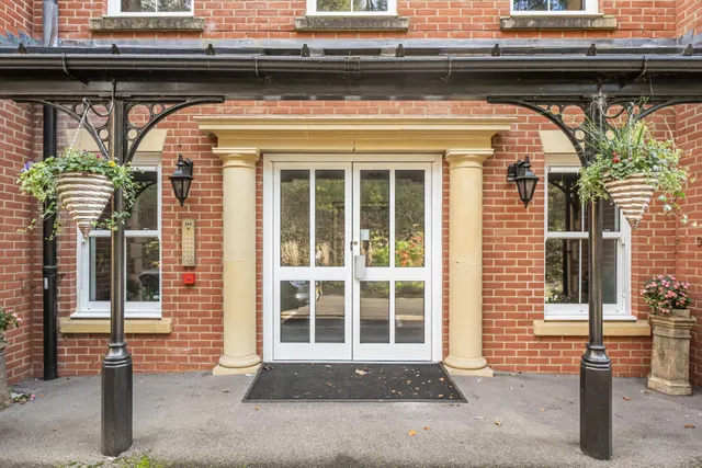 Photo 2 — Shawford Road, Winchester, SO21