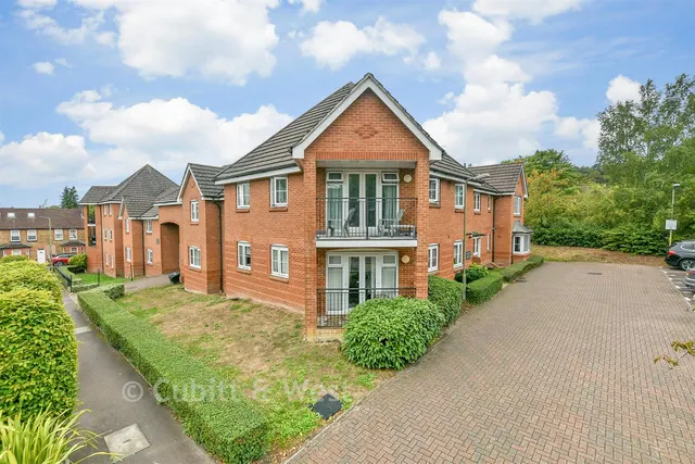 Tylehurst Drive, Redhill, RH1, photo 1