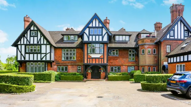 Photo 3 — Holly Hill Drive, Banstead, SM7 2HE