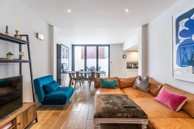 Spencer Road, London, SW18, photo 1