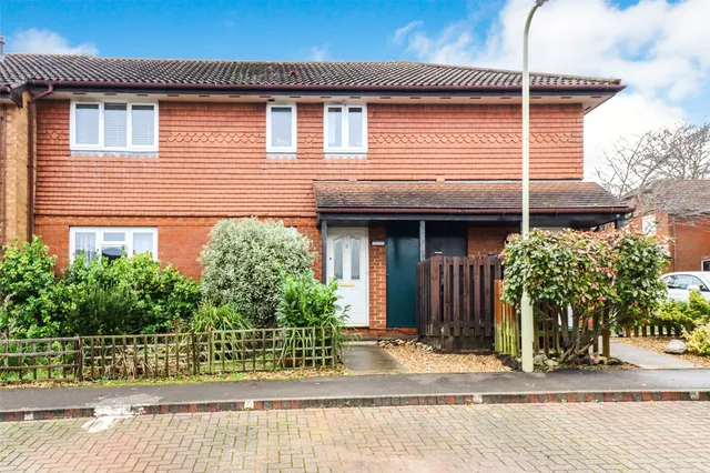 Mellersh Close, Church Crookham, Fleet, Hampshire, GU52 0XH, photo 1