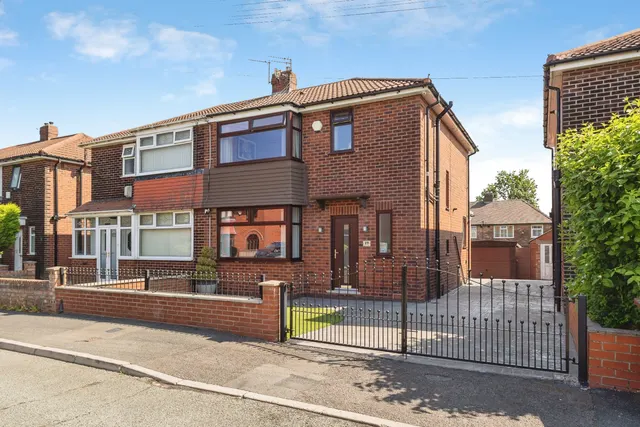 Chesney Avenue, Oldham, OL9, photo 1