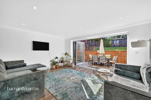 Grosvenor Road, Epsom, KT18, photo 2